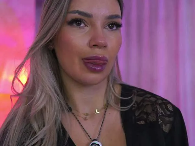 BongaCams ArtTeasee is Freechat ArtTeasee — Sexy Twist and teasing interactions #blonde #bigass #bigtits #orgasm #squirt 222-333-500 fav vibe