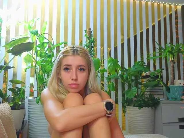 Naked MiaLiaHot wants you to fuck her body now MiaLiaHot from BongaCams