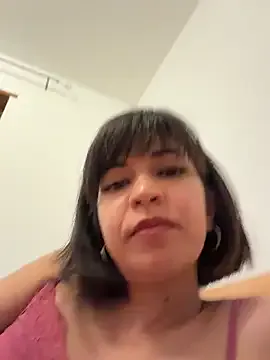 StripChat BitchyBratxxx is Freechat BitchyBratxxx — Flash culo a pecorella